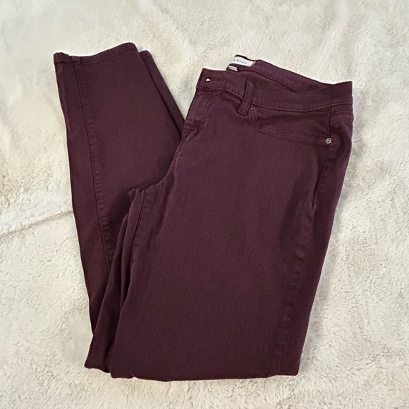 LILA RYAN Denim - Lila Ryan. Size 32. Burgundy.